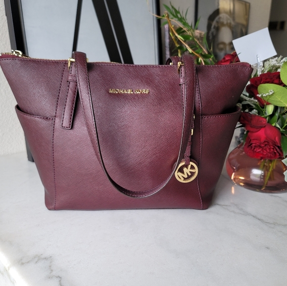 Michael Kors burgundy purse - Picture 2 of 7